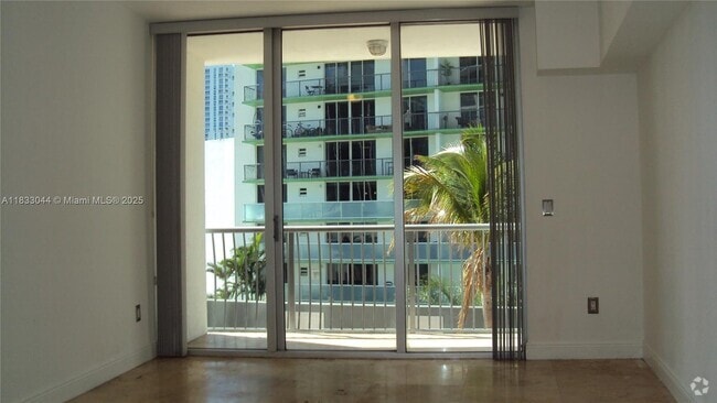 Building Photo - 1750 N Bayshore Dr Unit 1215 Rental