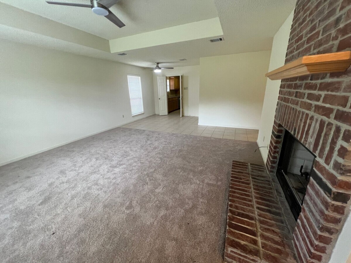 Duplex *LEASING SPECIAL AVAILABLE* House House Rental in Woodway, TX