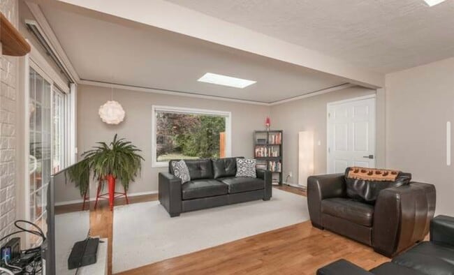 Photo - 1319 Gemini St SE
