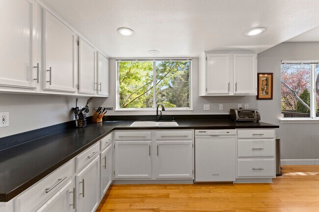 Photo - Fully Furnished Modern Home With Great Location