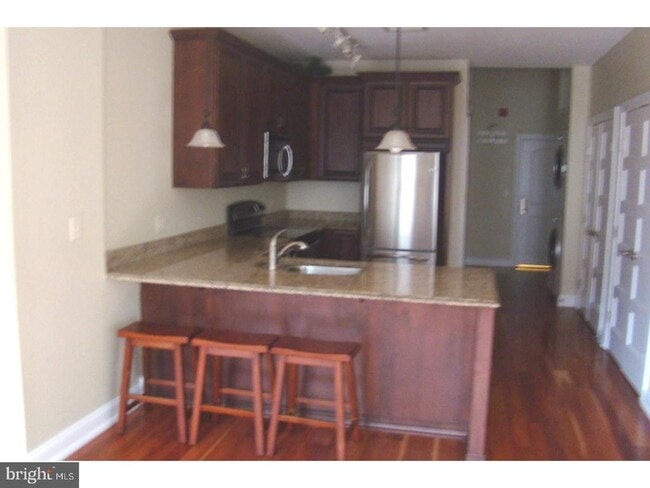 Photo - 10 W Market St Unidad 203