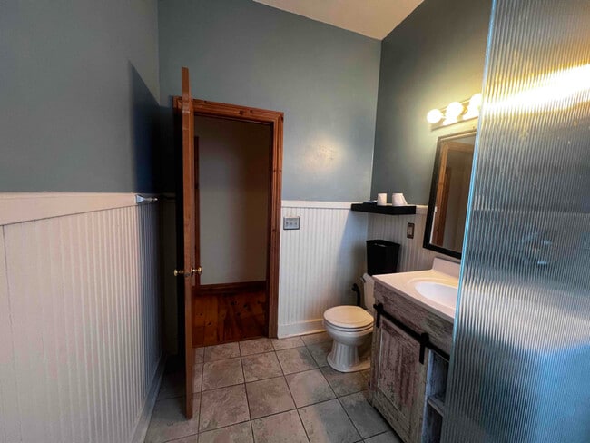 Photo - 115 N Washington St Unit Upstairs 2