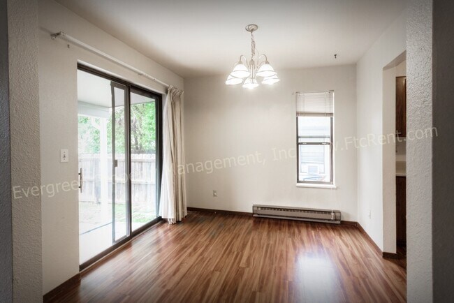 Photo - 904-906 Camelot Ct. Unit 906
