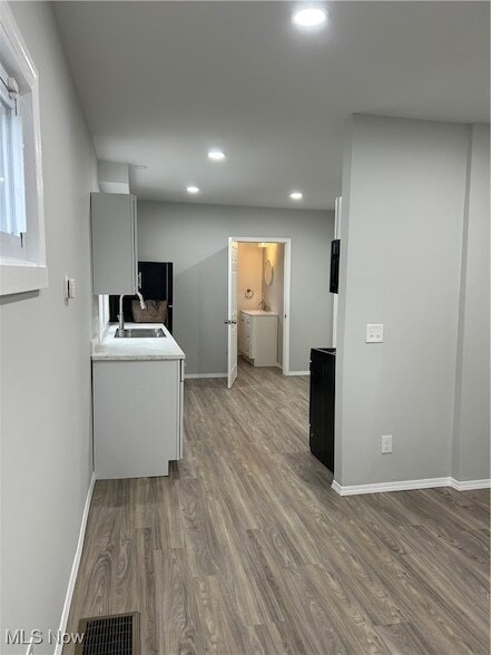 Photo - 15630 Holmes Ave Unidad Down