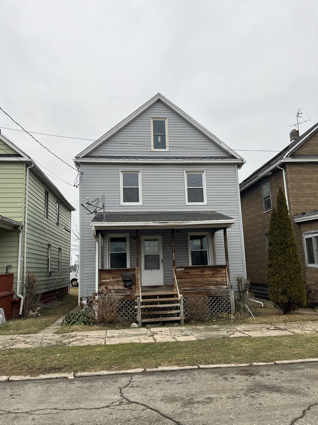 Building Photo - 960 W 16th St Unit 2 Rental