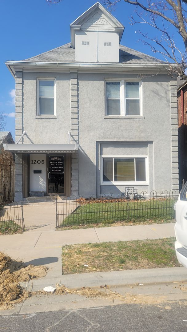 3 Bedroom 1 Bathroom Duplex - 3 Bedroom 1 Bathroom Duplex