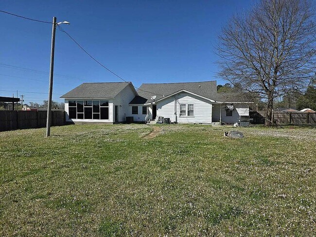 Photo - 40062 Hamilton Rd