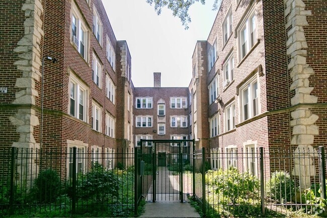 Building Photo - 7350 N Damen Ave Rental