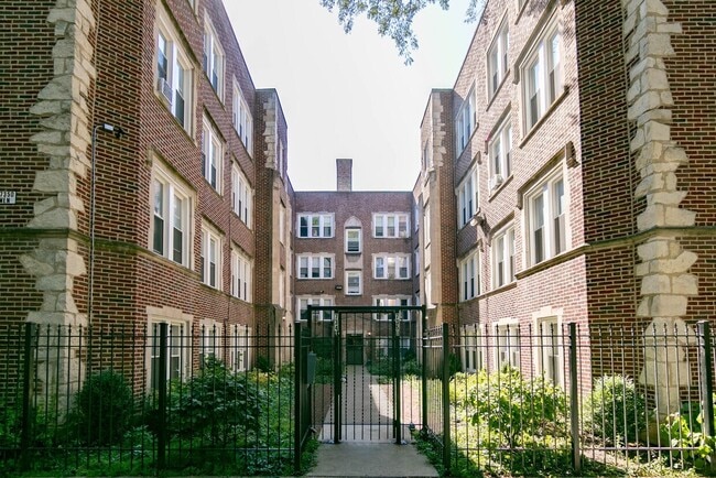 Photo - 7350 N Damen Ave Casa