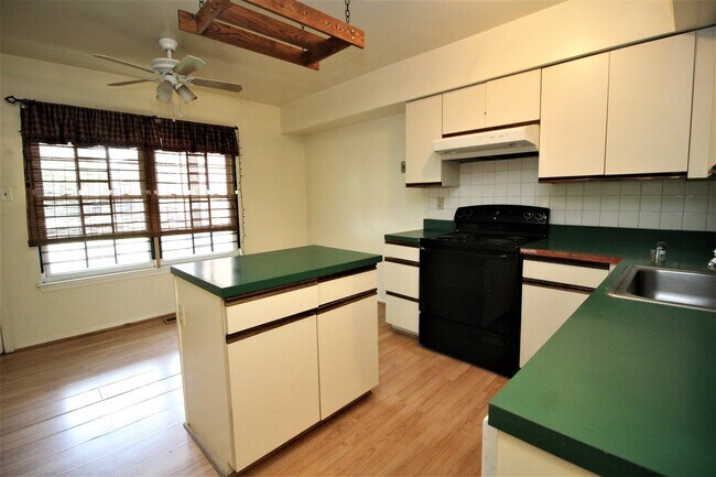 Photo - Beautiful 2bd/2ba Historic Butcher's Hill w/ CAC and W/D! --Available 7/15!