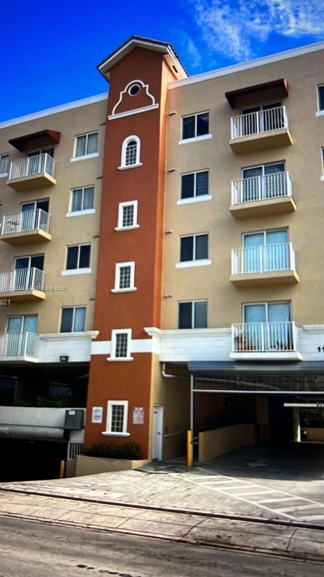 Building Photo - 115 SW 42nd Ave Unit 206
