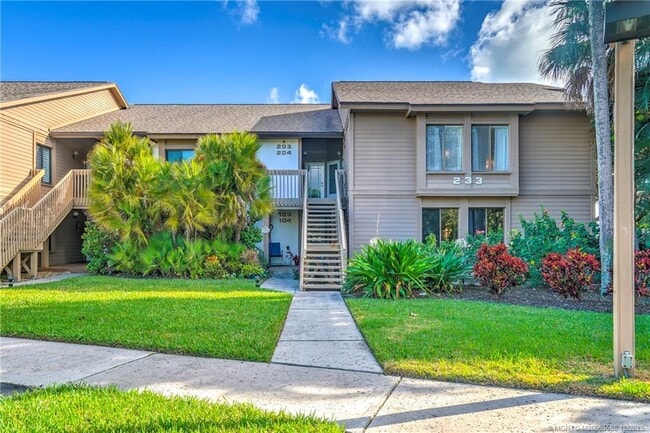 Building Photo - 233 NE Edgewater Dr Unit 204