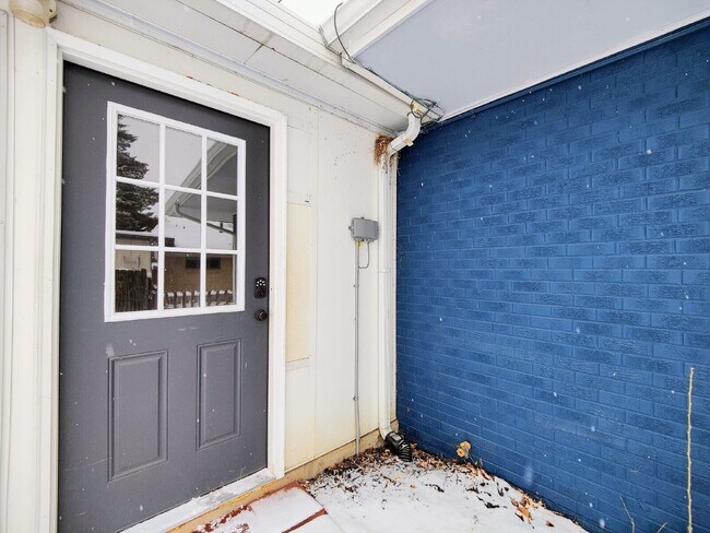 Building Photo - 7770 S Kit Carson Dr Unit 2