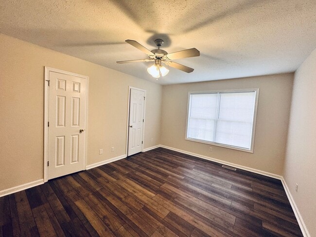 Photo - 107 Willard Way