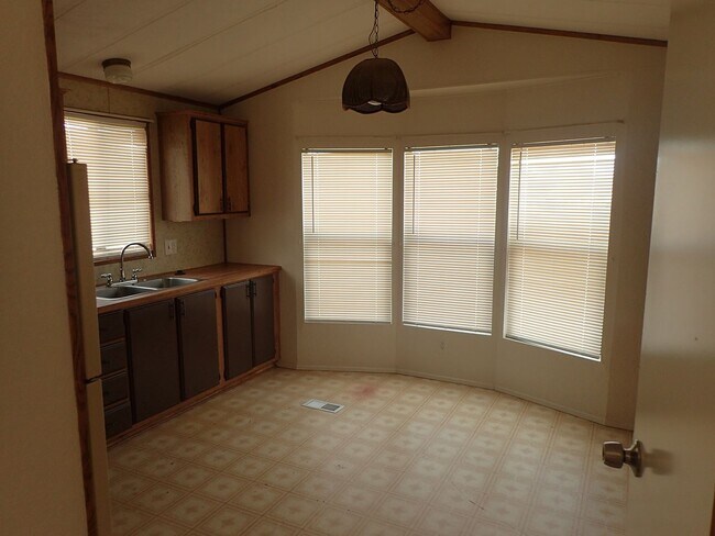 Photo - 1401 W Benson Ave