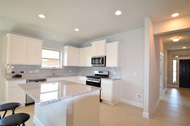 Photo - 3477 Pauling Loop