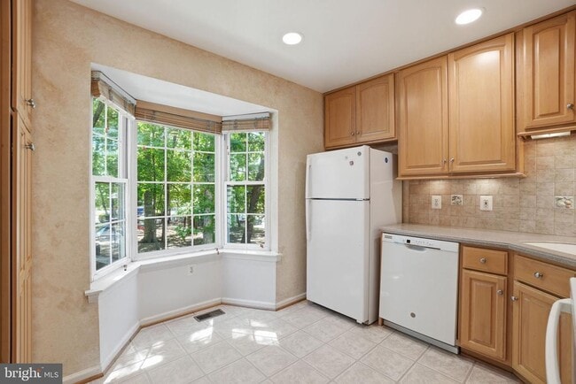 Photo - 2391 Hunters Square Ct