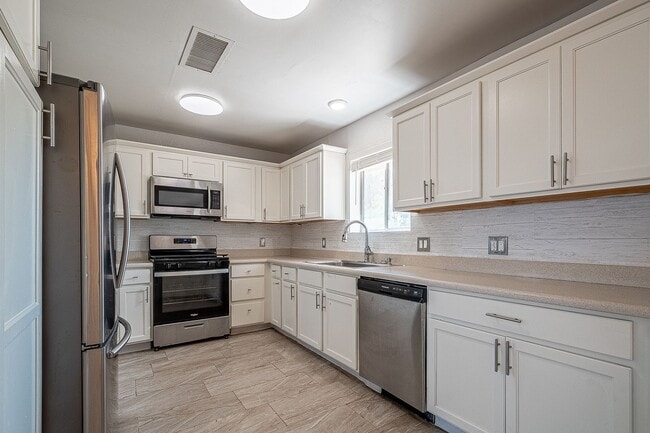 Photo - Acreage Property for Rent!!