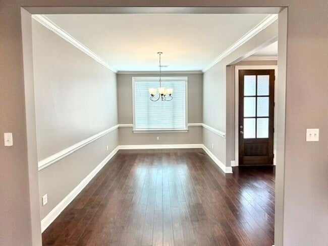 5 Bedroom 3 Bath Home Availalbe In Oakland