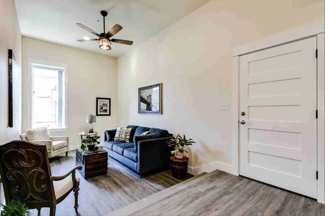 Photo - 607 E Main St Unidad 206