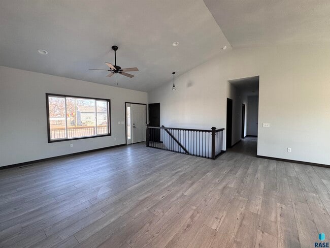 Photo - 415 N Elm St