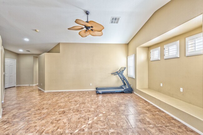 426 River Glider Ave