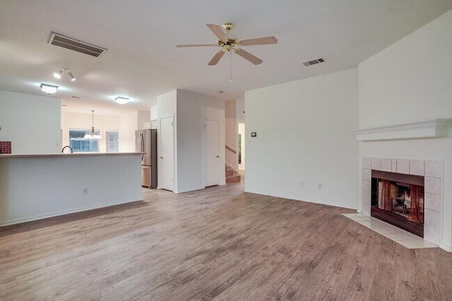 Photo - 1102 Black Locust Drive West