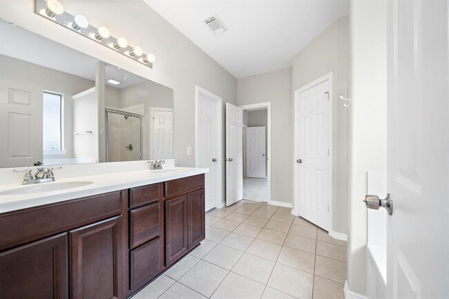 Building Photo - 4016 Candle Cove Ct