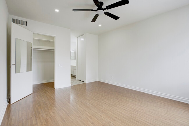 Photo - 5460 White Oak Ave Unit K301
