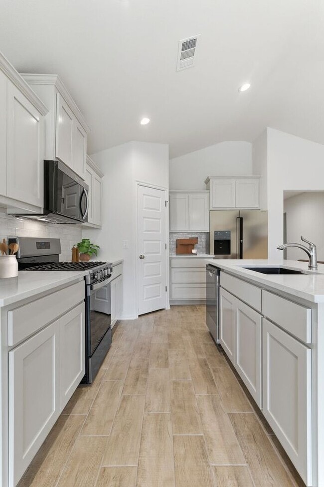 Photo - Spacious 4 Bed Home in Owasso – Open Living + Modern Kitchen