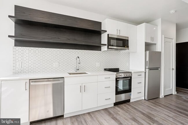 Building Photo - 1201 Vine St Unit 2 BED