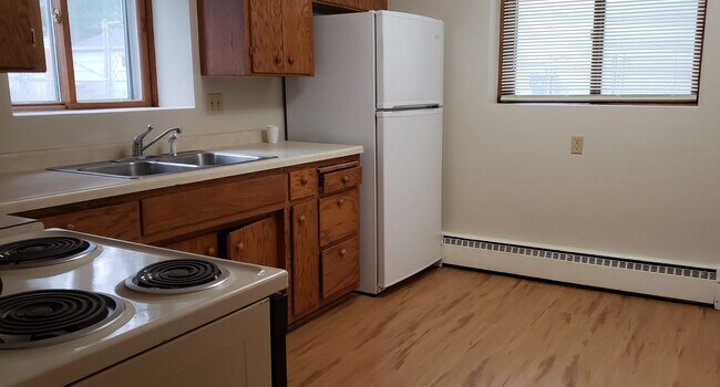 Unit B Kitchen - 1538 Pacific St