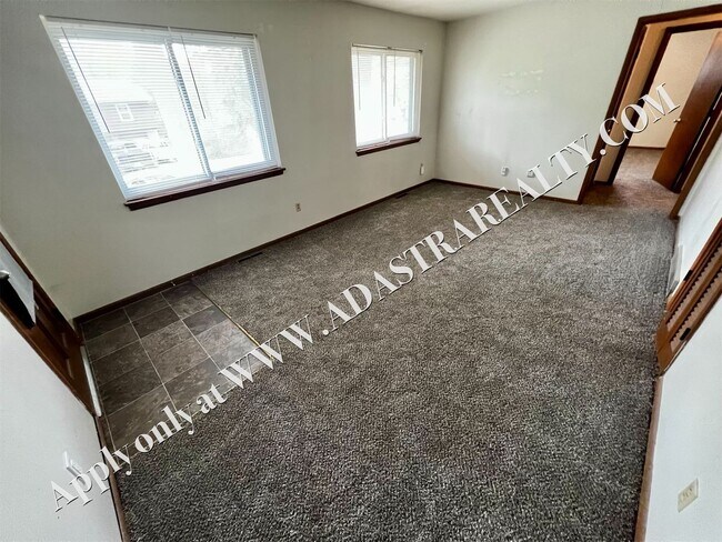 Photo - 2 Bed, 1 Bath Duplex in Overland Park-Avai...