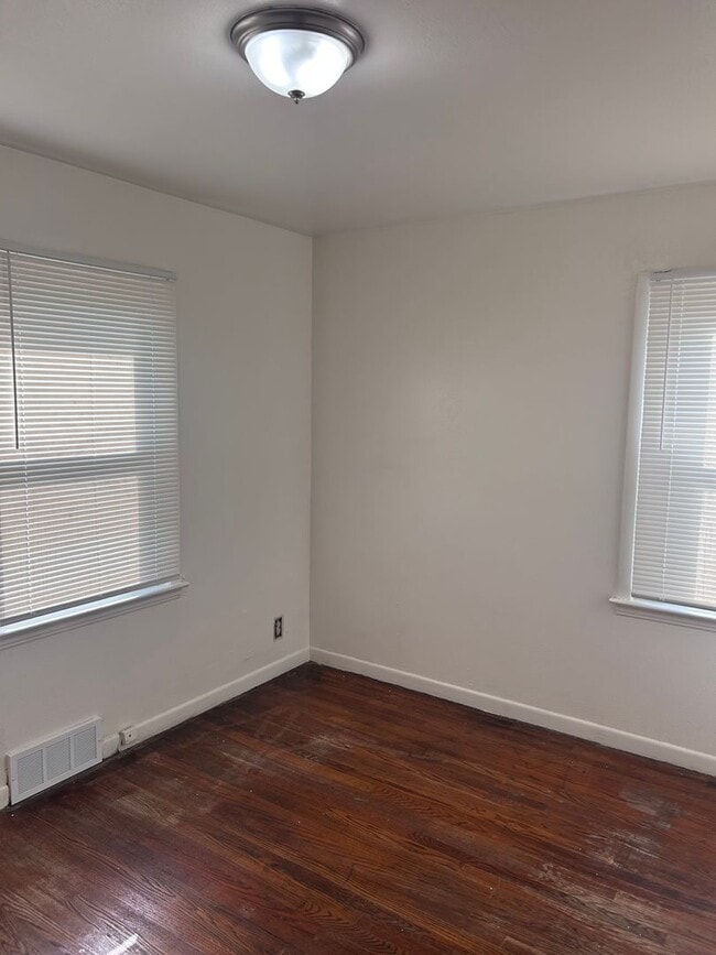 Photo - 3 BED 1 BATH SINGLE FAMILY HOME!