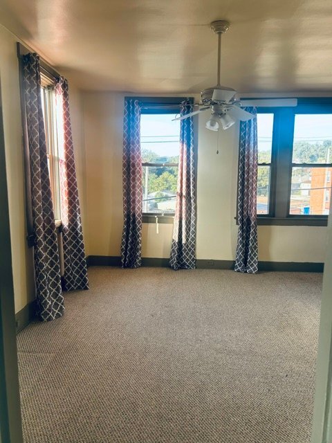 3744 Willow Ave Unidad Front apt