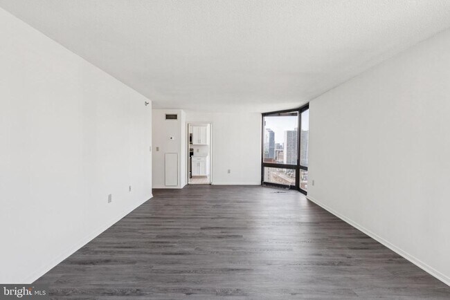 Photo - 2020 Walnut St Unit 21B