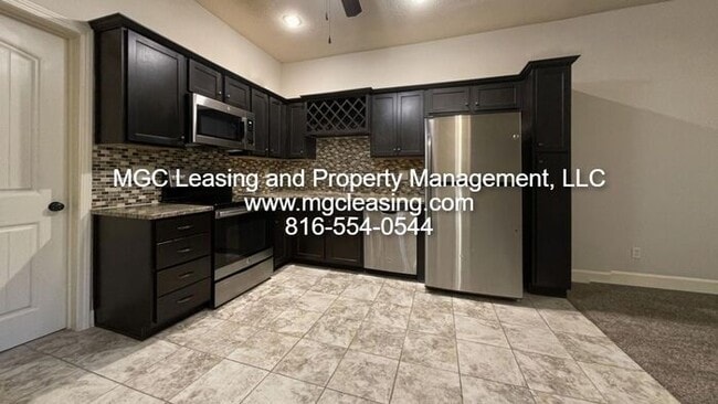 Photo - Eagle Creek Townhome with primary bedroom and bath on 1st level! June Specials Available