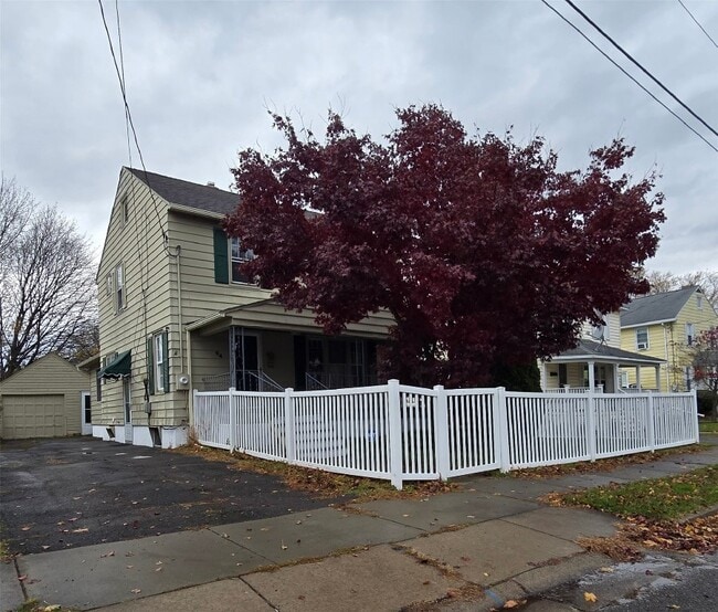 Building Photo - 64 Margaret St