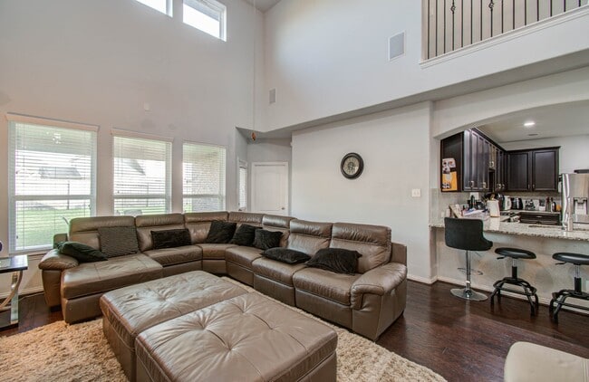 Photo - 318 Bolton Dr