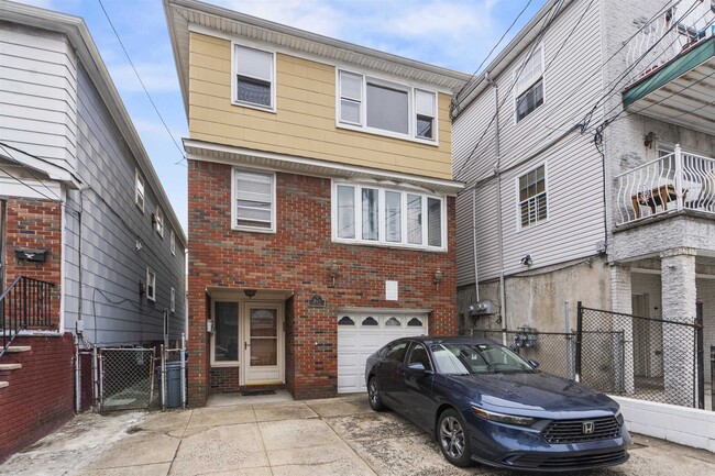 Building Photo - 203 South St Unit 1
