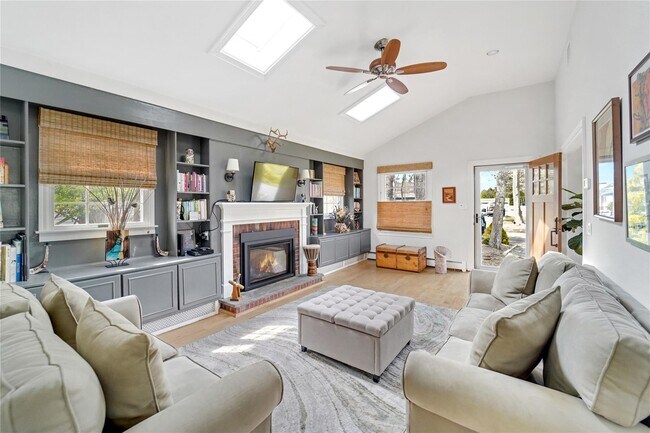 Photo - 11 White Birch Ln