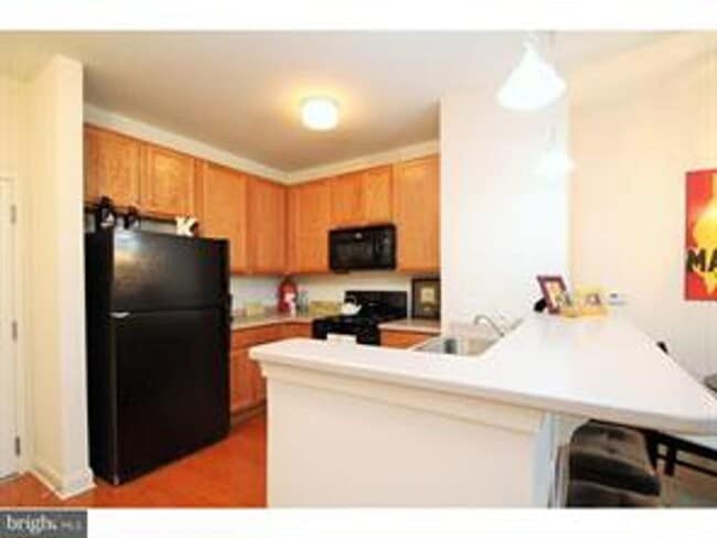 200 W Elm St