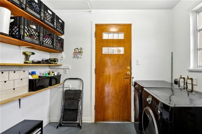 Photo - 2655 Hyman Pl