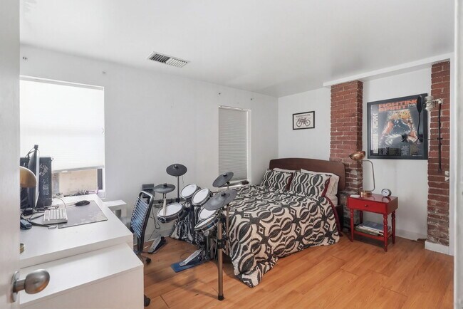 Photo - 102 Gainsborough St Unit 107E