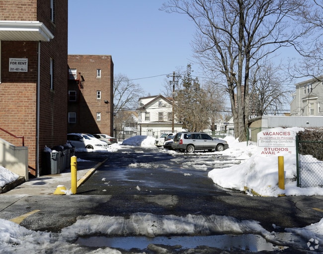 Photo - Broadway Gardens