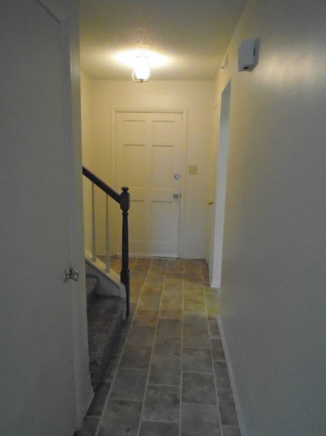 Photo - Charming 3 bedroom 1 1/2 bath townhouse lo...