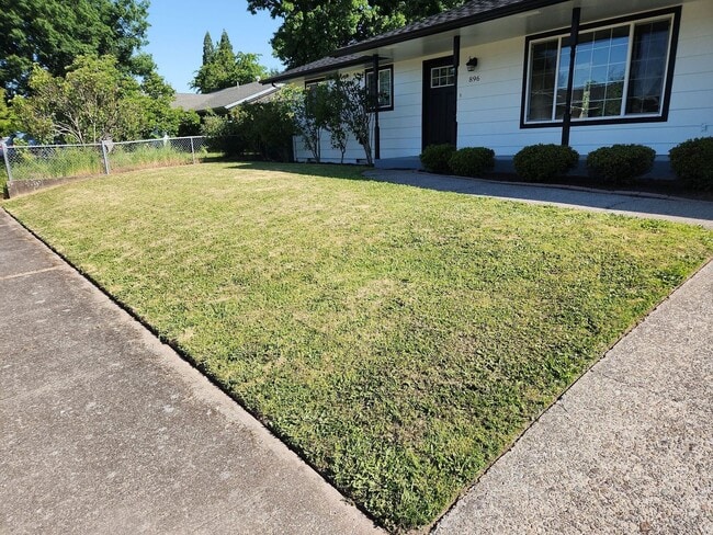 2 Bedroom 1.5 Bath Washer Dryer Included i... - 2 Bedroom 1.5 Bath Washer Dryer Included i... House