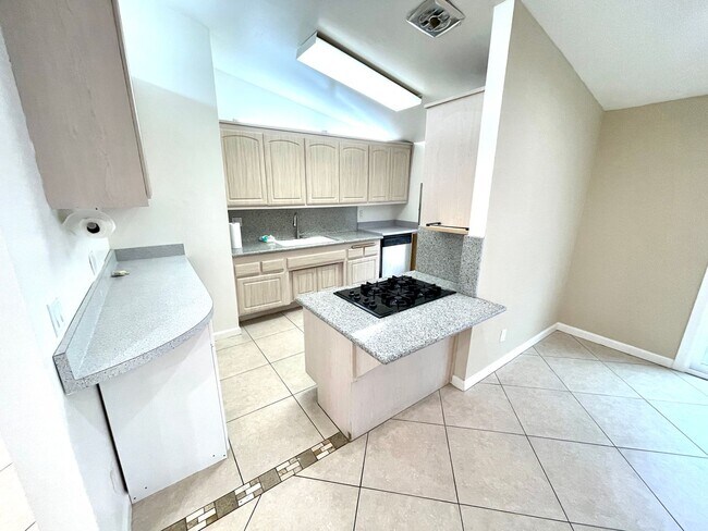 Photo - Beautiful house, 2bd+den/1.5ba HOME on the hillside of Granada Hills.