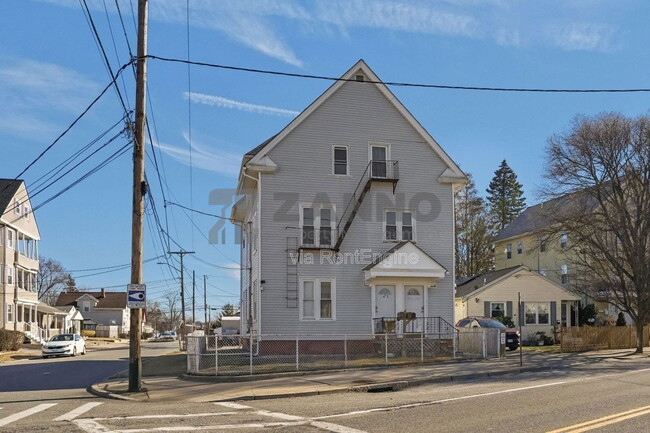 Photo - 471 Smithfield Ave Unit 2