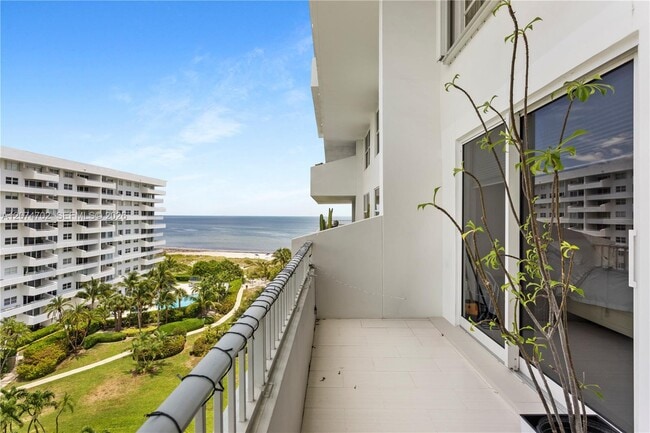 Building Photo - 199 Ocean Ln Dr Unit 902